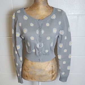 Charming Gray Cardigan with Yellow & White Daisy Accents Cotton